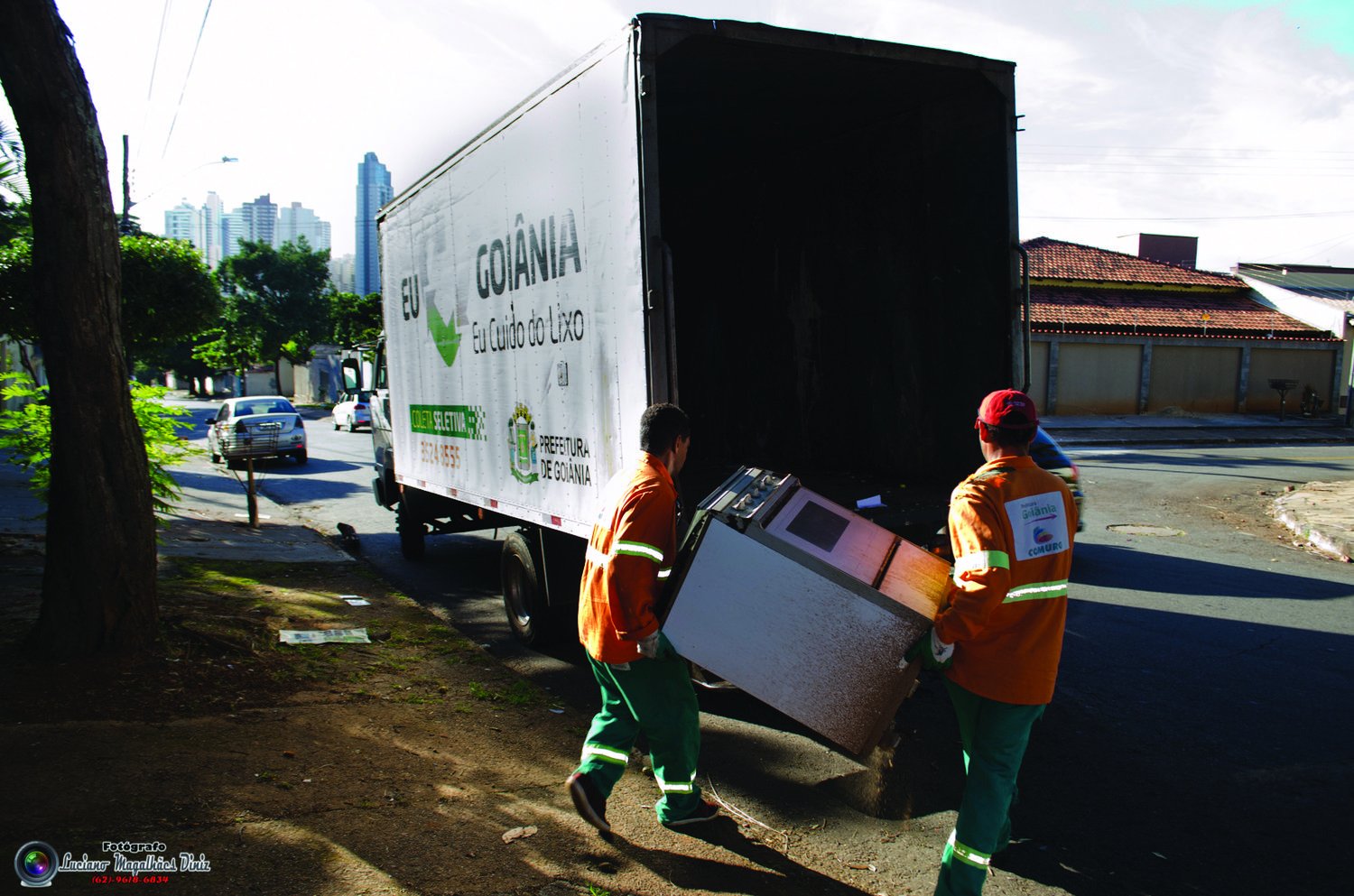 Cata-treco recolhe camas, colchões, geladeiras e todos o tipos de móveis | Foto: Luciano Magalhães