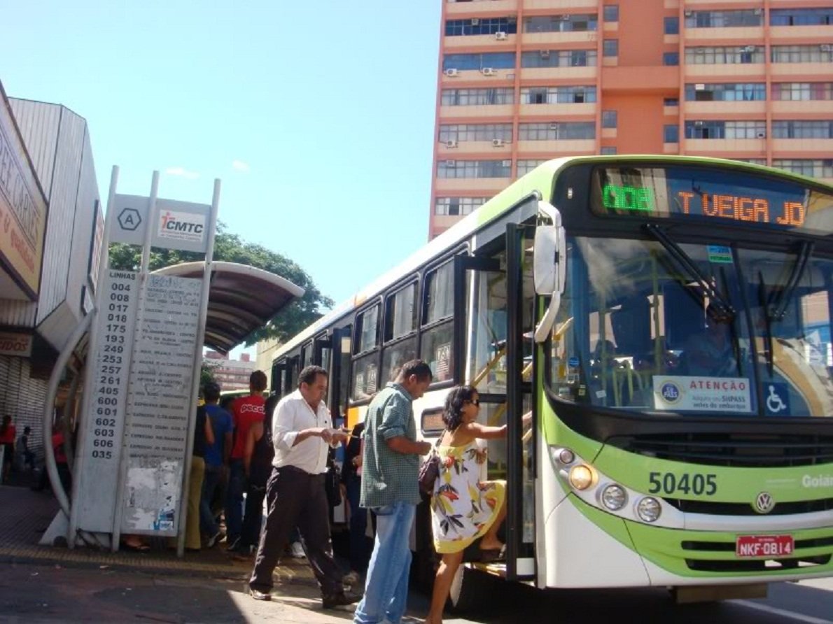 Especialistas dá dicas de segurança para usuários dos ônibus em Goiânia | Foto: Reprodução/CMTC