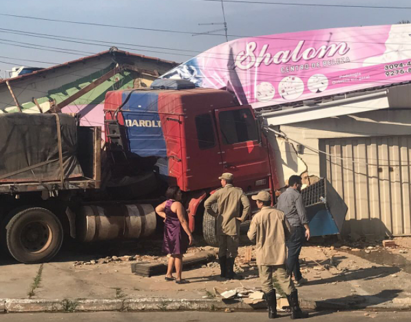 Salão de beleza foi destruído no acidente | Foto: Divulgação