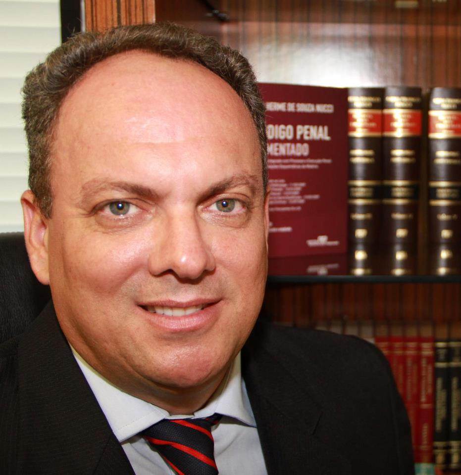 Alex Neder é advogado criminalista e consultor jurídico, pós-graduado em direito penal e processo penal, direito público e ciências penais | Foto: Arquivo Pessoal
