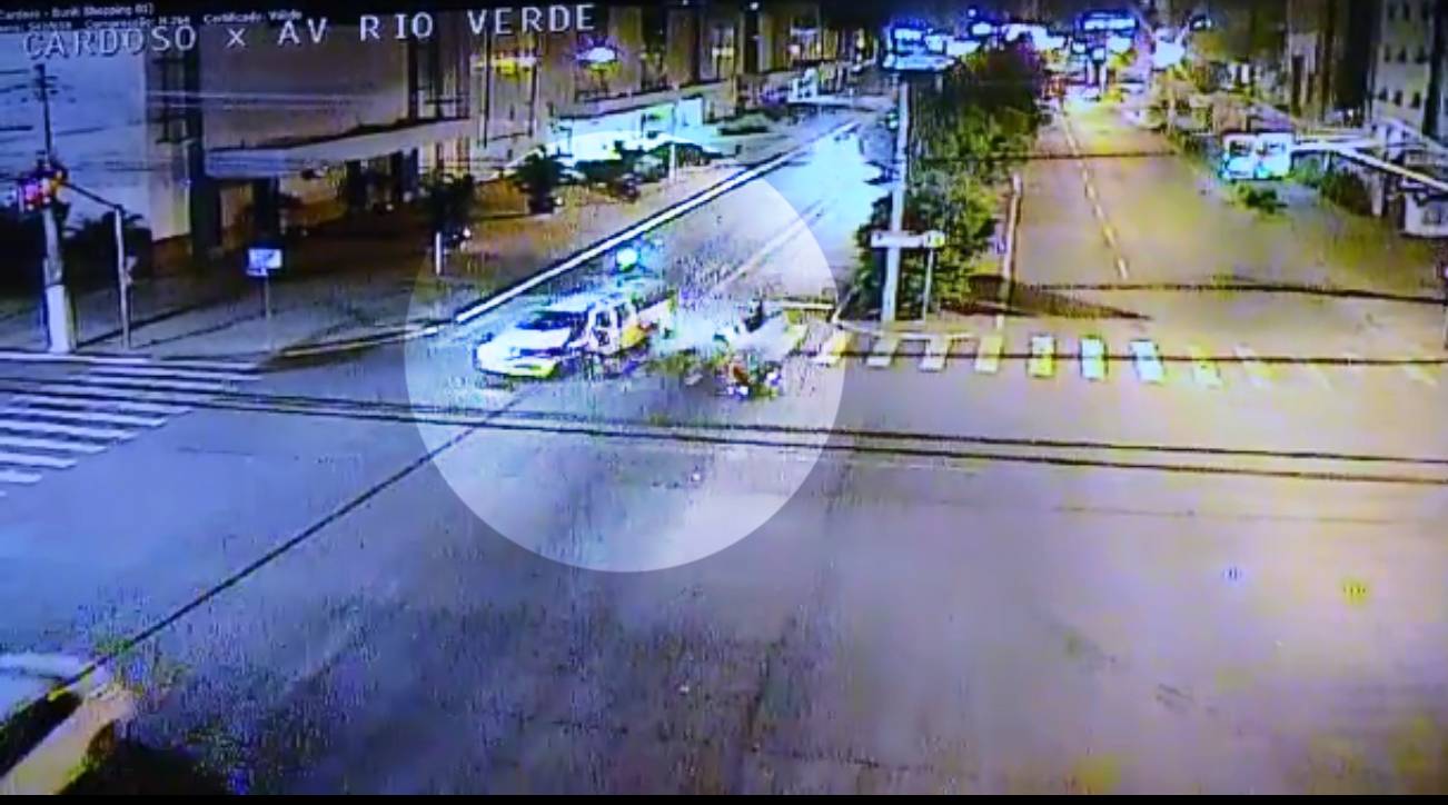 Mãe e filha são atropeladas por bêbado e arremessadas a 80 m na Av. Rio Verde | Foto: Reprodução
