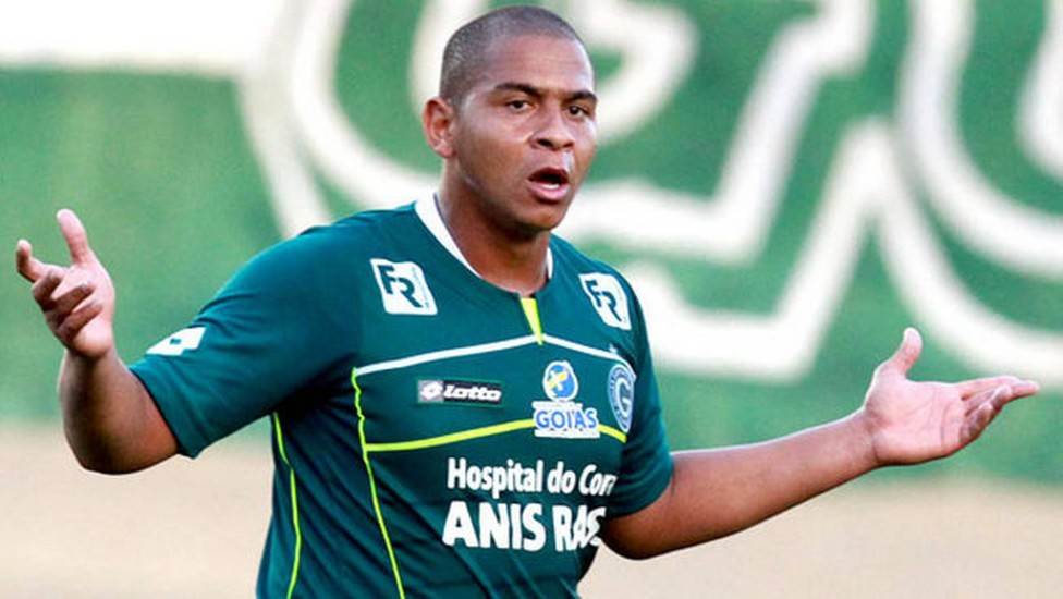 Walter foi campeão brasileiro pelo Goiás em 2012. Quando voltou, em 2016, não conseguiu repetir a boa fase | Foto: Reprodução