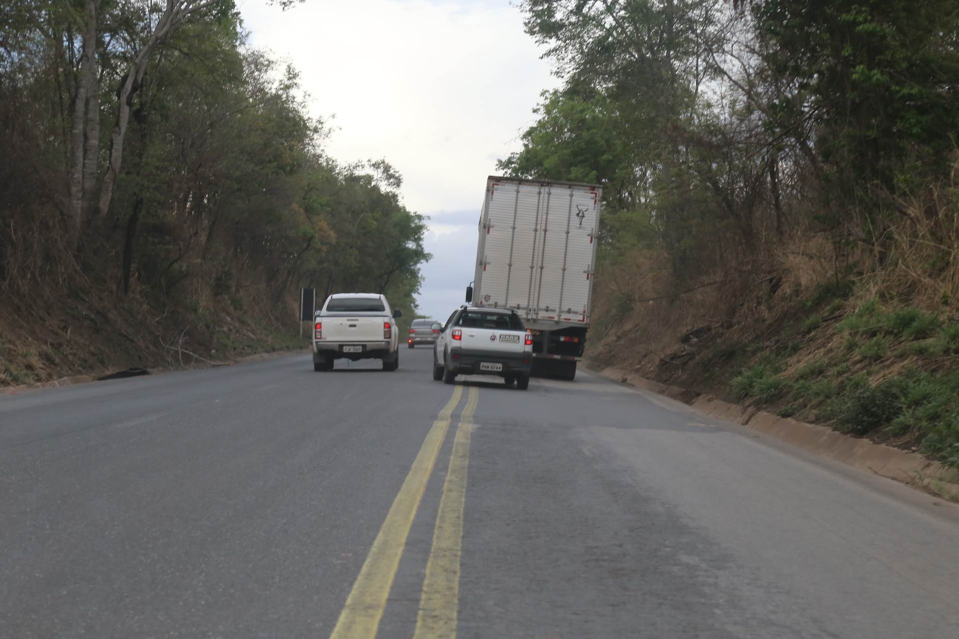 Ultrapassagem em faixa contínua registrada também próximo a cidade de Pirenópolis – Foto: Jackson Rodrigues