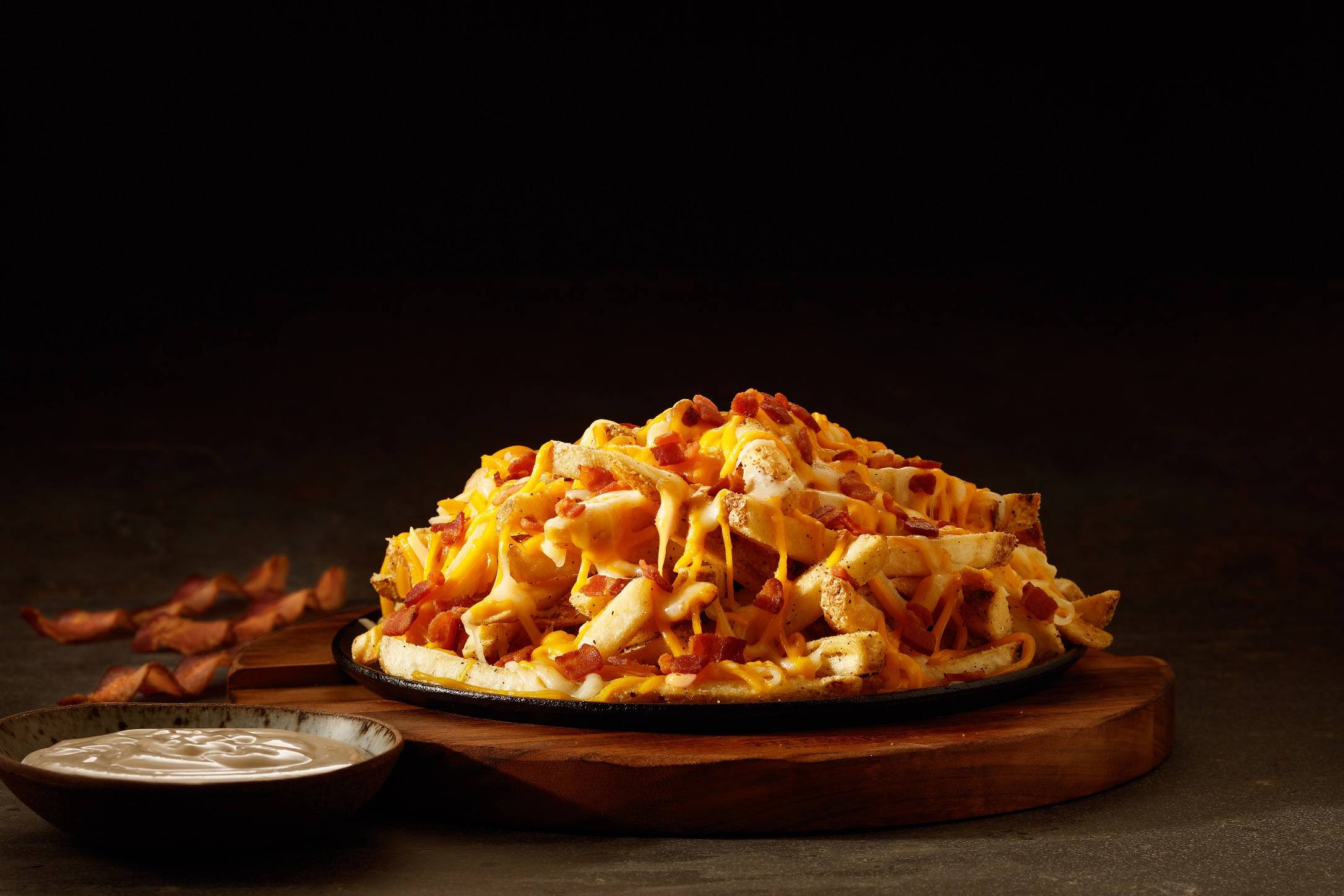 Em Goiânia, Outback vai dar Aussie Cheese Fries, famosa porção de batata frita coberta com mix de queijos e bacon | Foto: Divulgação