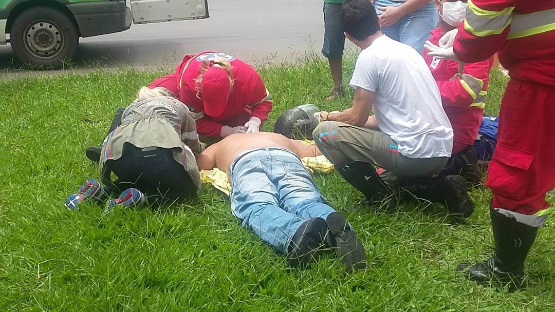 Motociclista é atingido por carreta e fratura costela no Jardim Guanabara, em Goiânia | Foto: Anna Carolina Pimenta