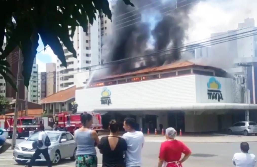 Incêndio atinge panificadora em Goiânia | Foto: Leitor/ WhatsApp