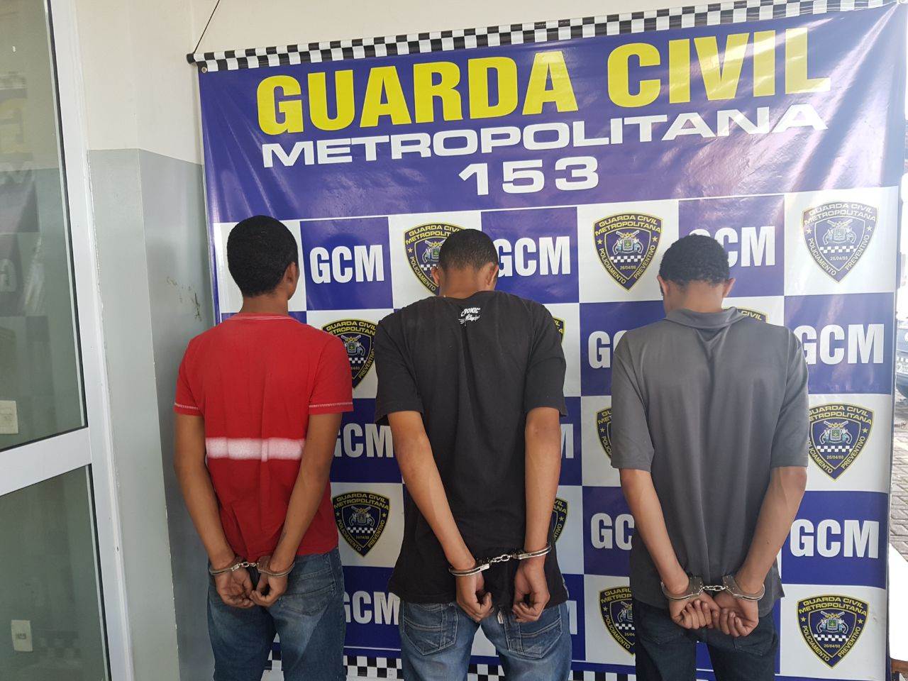 Menores são apreendidos em Goiânia após arrastão dentro de ônibus no Setor Universitário | Foto: GCM