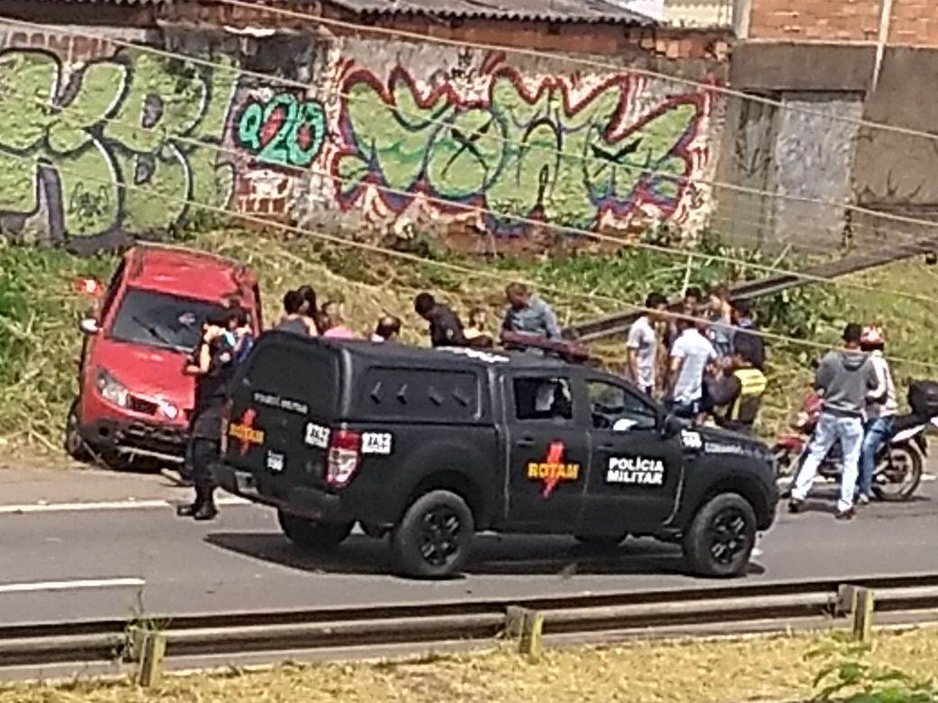 Policiais da Rotam ajudaram no socorro | Foto: leitor Roosevelt De Sousa