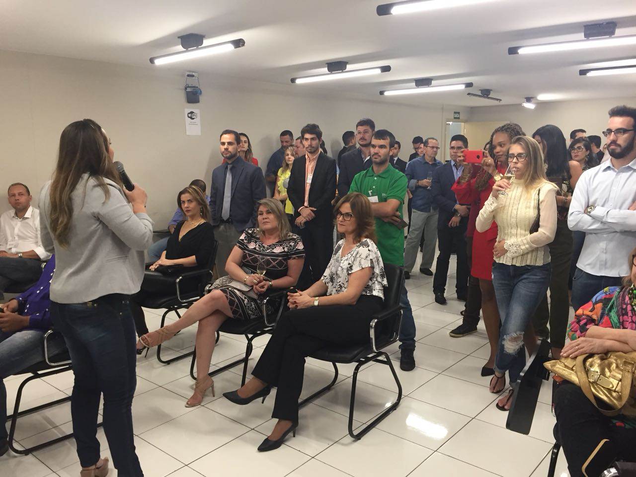 Durante o Happy Hour de Negócios, os participantes do encontro tiveram 1 minutos para apresentar seu modelo de negócio | Foto: divulgação