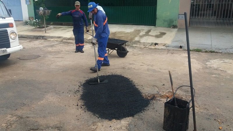 Operação Tapa-Buracos agora recebe pedido de serviço pelo WhatsApp | Foto: Seinfra
