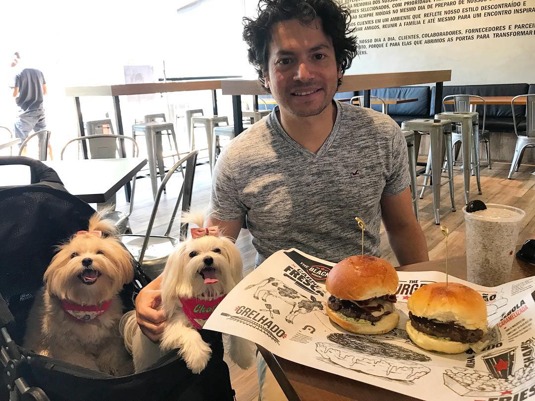 Sanduíche e menu canino são destaque em nova hamburgueria em Goiânia | Foto: @chanelecharlotte/ Instagram