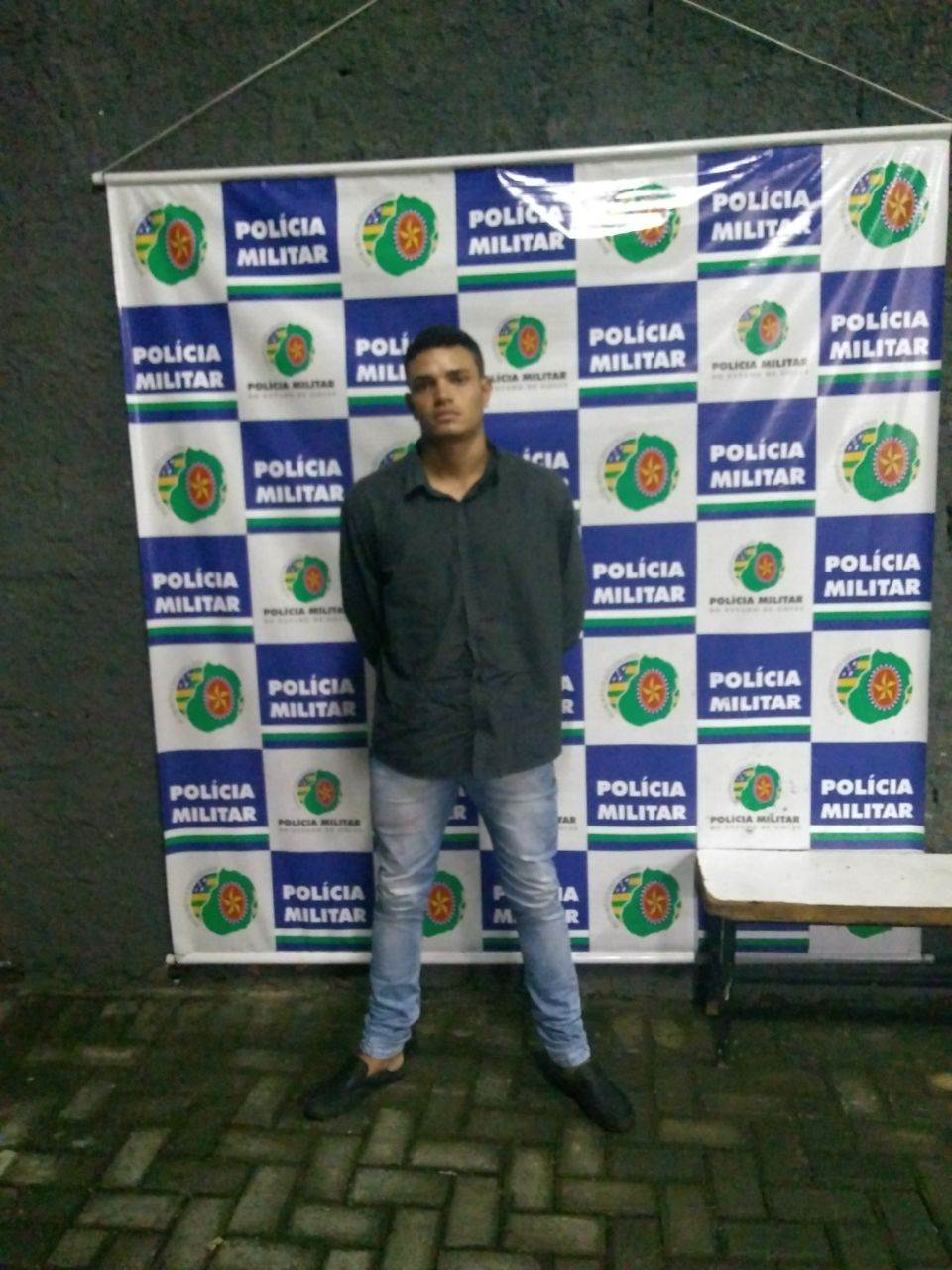 Wallace Pereira dos Santos foi preso pela PM tendo em sua posse 13 aparelhos celulares das marcas Motorola, LG e iPhone | Foto: Divulgação/ PM