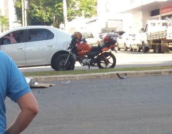Em colisão, motociclista é atropelado, arremessado e morre na Av. T-7 | Foto: Izaque Teixeira