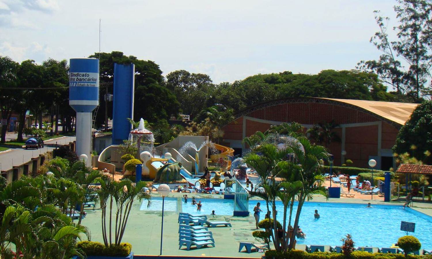 Clubes em Goiânia são opção para o verão. Clube dos Bancários, por exemplo, conta com parque aquático infantil, equipado com toboágua e brinquedos diversos | Foto: Divulgação