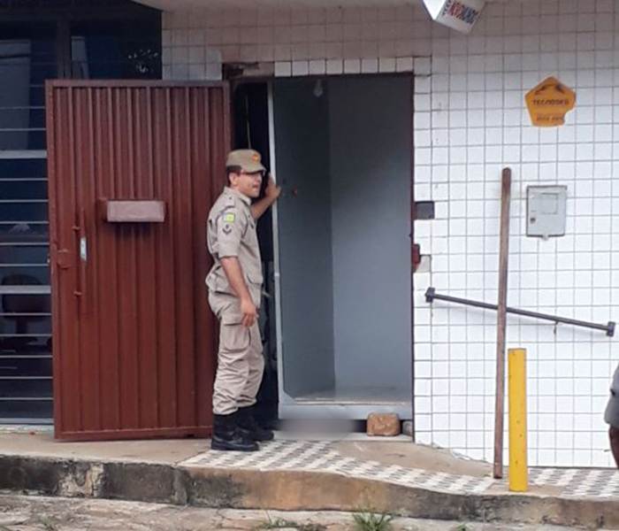 Presa no compartimento do elevador, mulher pediu socorro em Goianira | Foto: Leitor/ WhatsApp