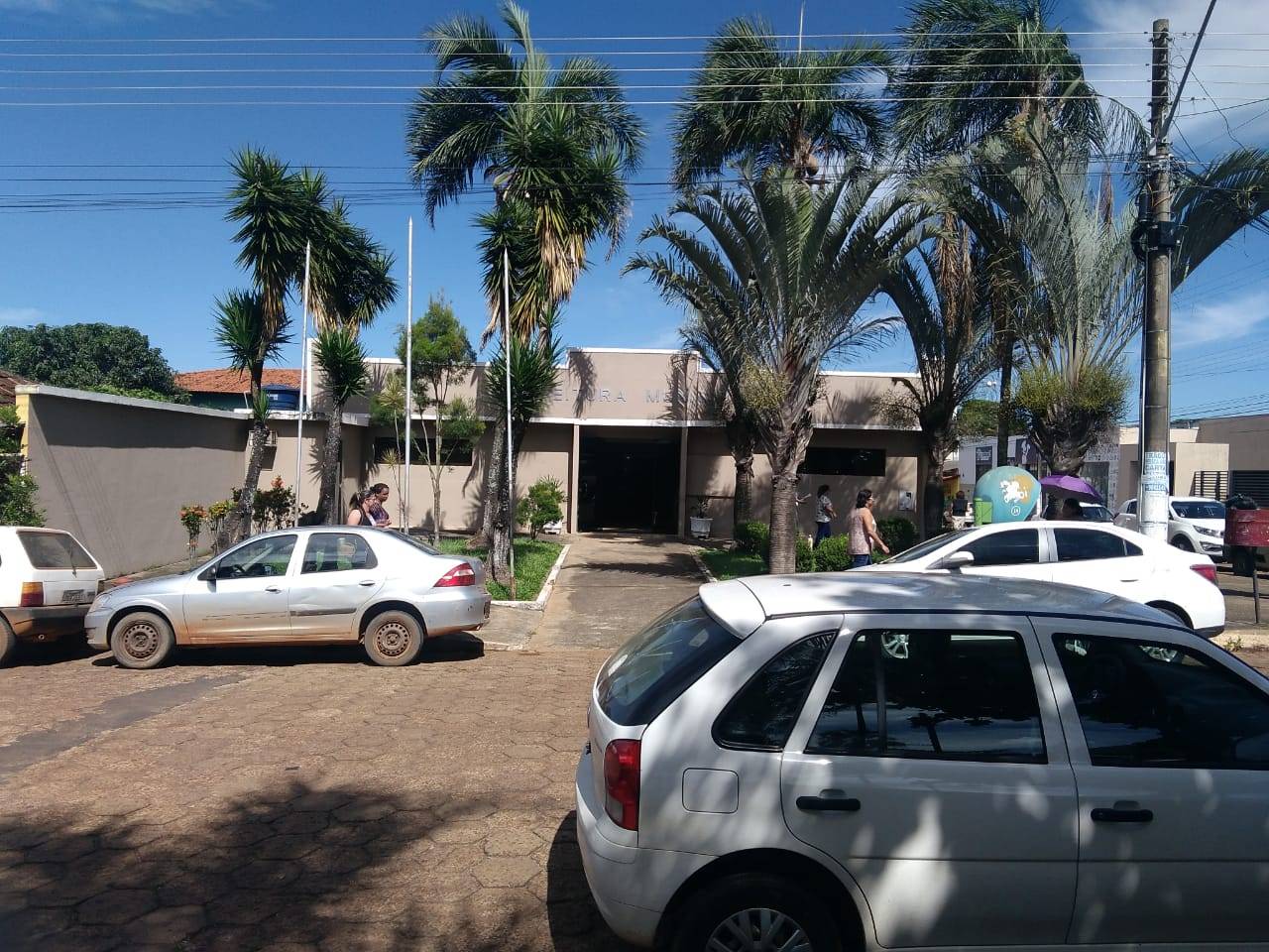 Na prefeitura de Leopoldo de Bulhões, a reportagem não conseguiu falar com o prefeito Alécio Mendes (PR), que 'estava em reunião' | Foto: Folha Z
