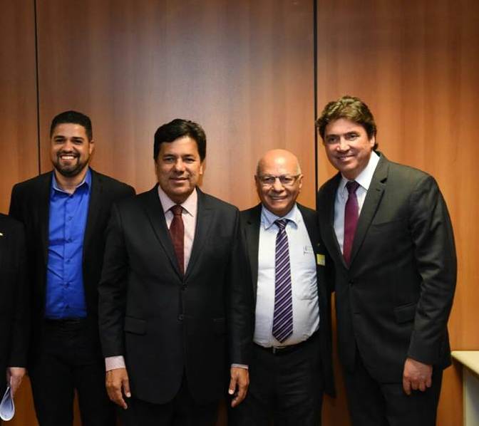 Criação de novo curso de Odontologia em Goiânia é debatida em Brasília. Na foto, diretor da Unifan Divino Eterno, diretor-presidente da instituição Professor Alcides, ministro da Educação Mendonça Filho e senador Wilder Morais | Foto: Divulgação/ Unifan