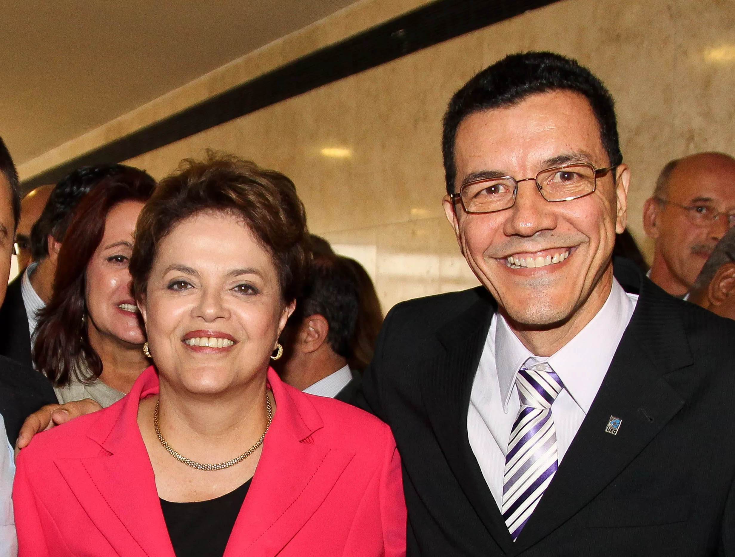 Curso 'Golpe de 2016' na UFG deve ser suspenso de imediato, pede MPF. Na foto, ex-presidente Dilma Rousseff e atual reitor da UFG Edward Madureira | Foto: Reprodução Curso 'Golpe de 2016' na UFG deve ser suspenso de imediato, pede MPF. Na foto, ex-presidente Dilma Rousseff e atual reitor da UFG Edward Madureira | Foto: Reprodução