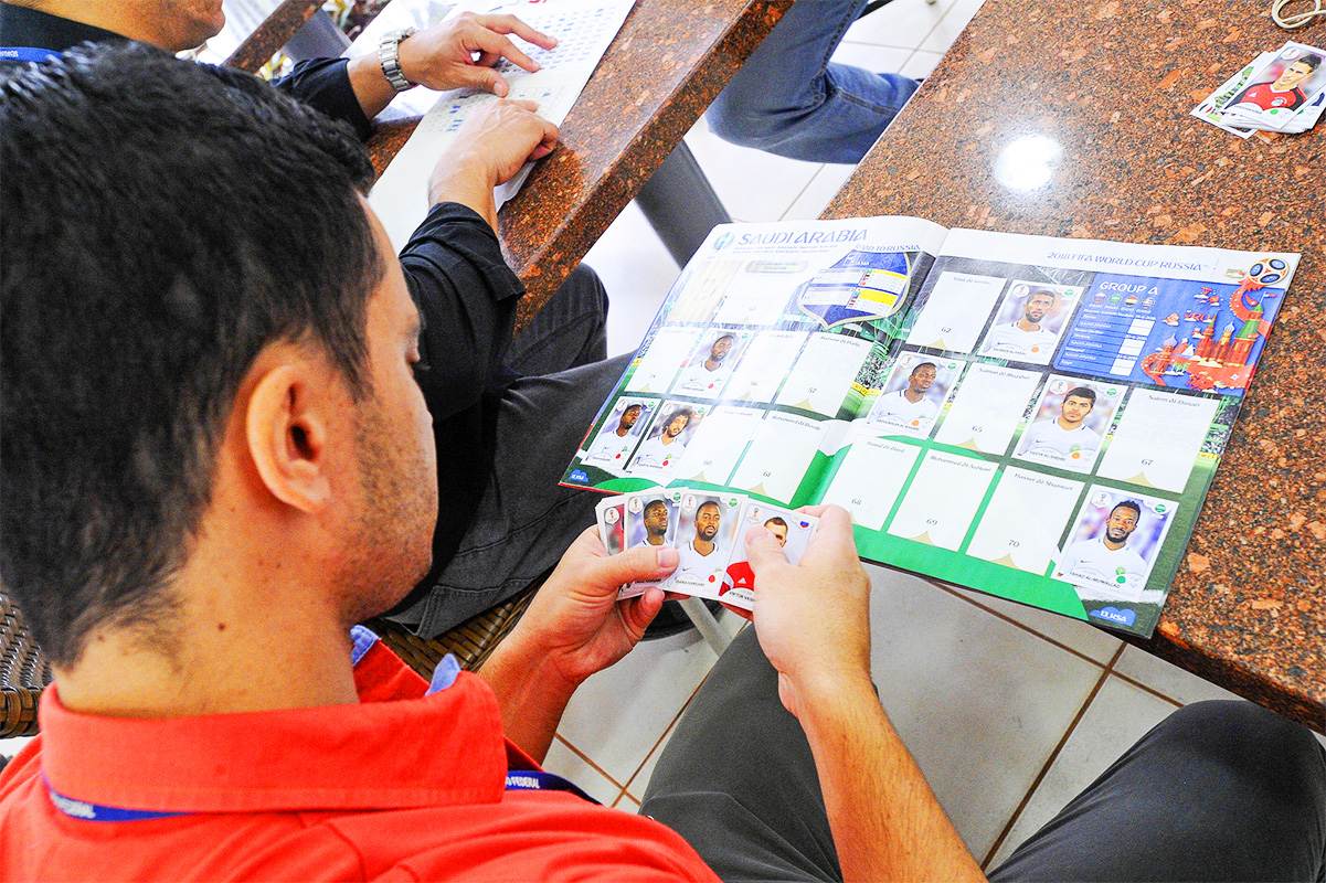 São vários os pontos de troca de figurinhas da copa em Goiânia | Foto: Edilson Rodrigues/Agência Senado