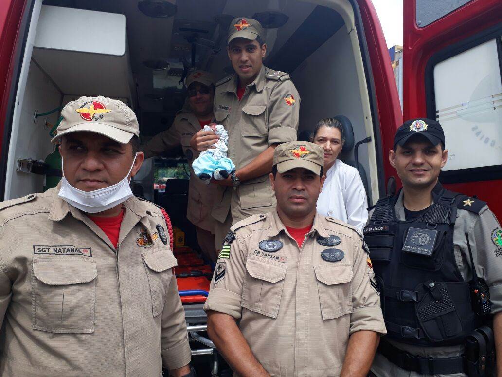Bombeiros resgataram recém-nascido em lixeira na tarde desta quarta-feira, 18 | Foto: Divulgação/ CBMGO
