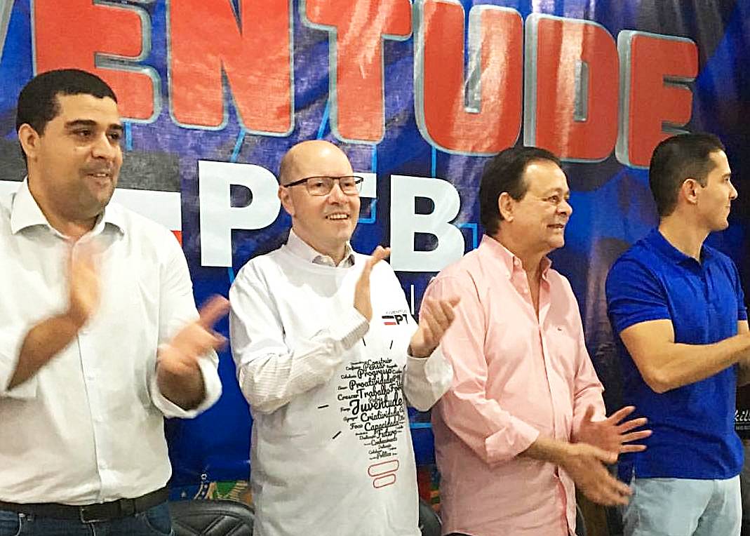Vereador Rafael Morais, ex-senador Demóstenes Torres, deputado federal Jovair Arantes e prefeito de Itumbiara Zé Antônio prestigiam encontro da JPTB | Foto: Folha Z