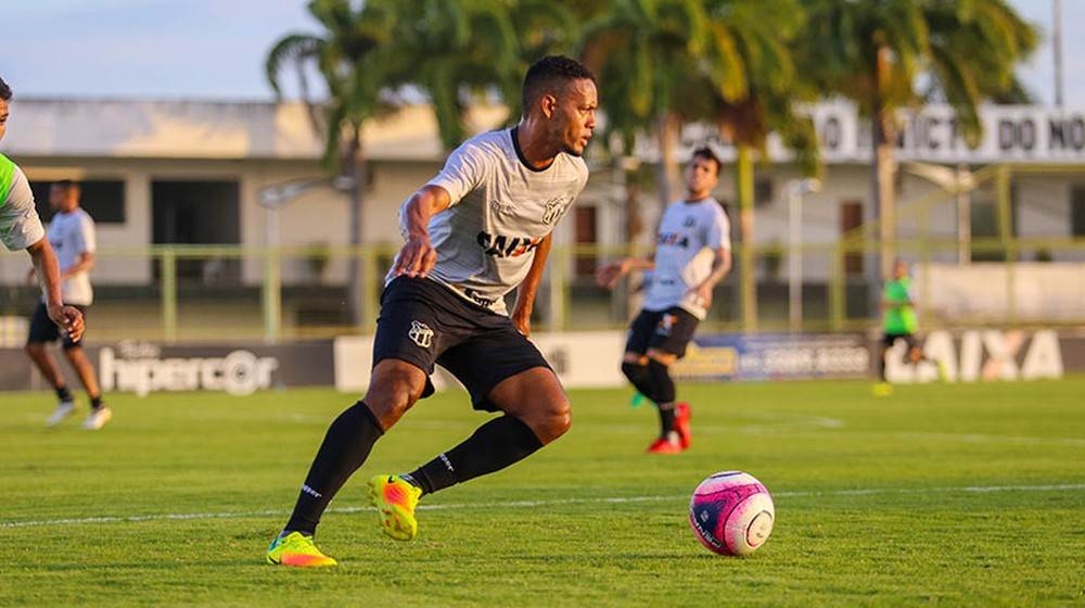 O lateral-esquerdo Ernandes, que já tem passagens pela Atlético goiano | Foto: Divulgação/Cearasc.com