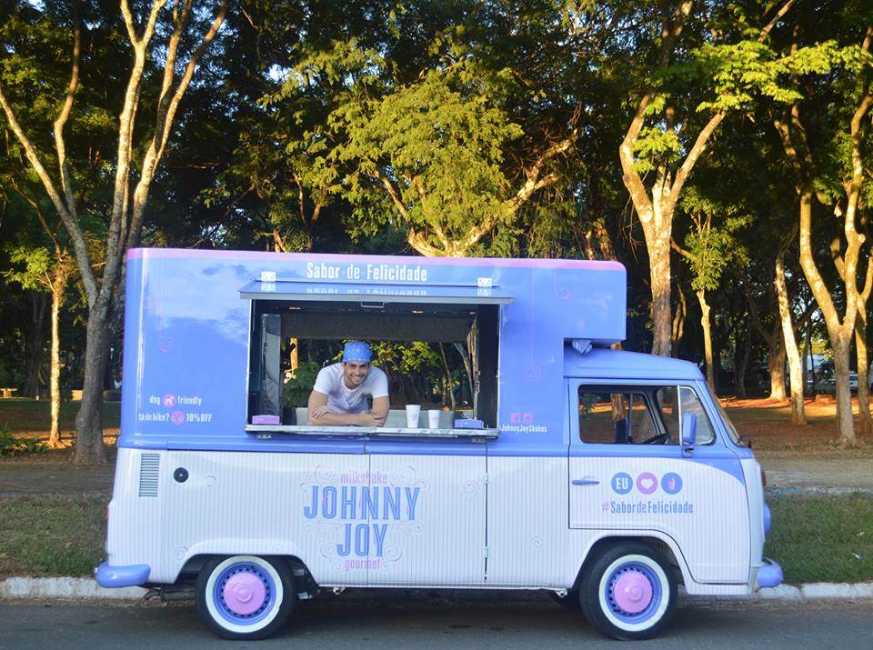 A kombi de milk-shake da Johnny Joy, que circula pelas ruas de Goiânia e estacionará no festival de hambúrguer no Buriti Shopping | Foto: Reprodução