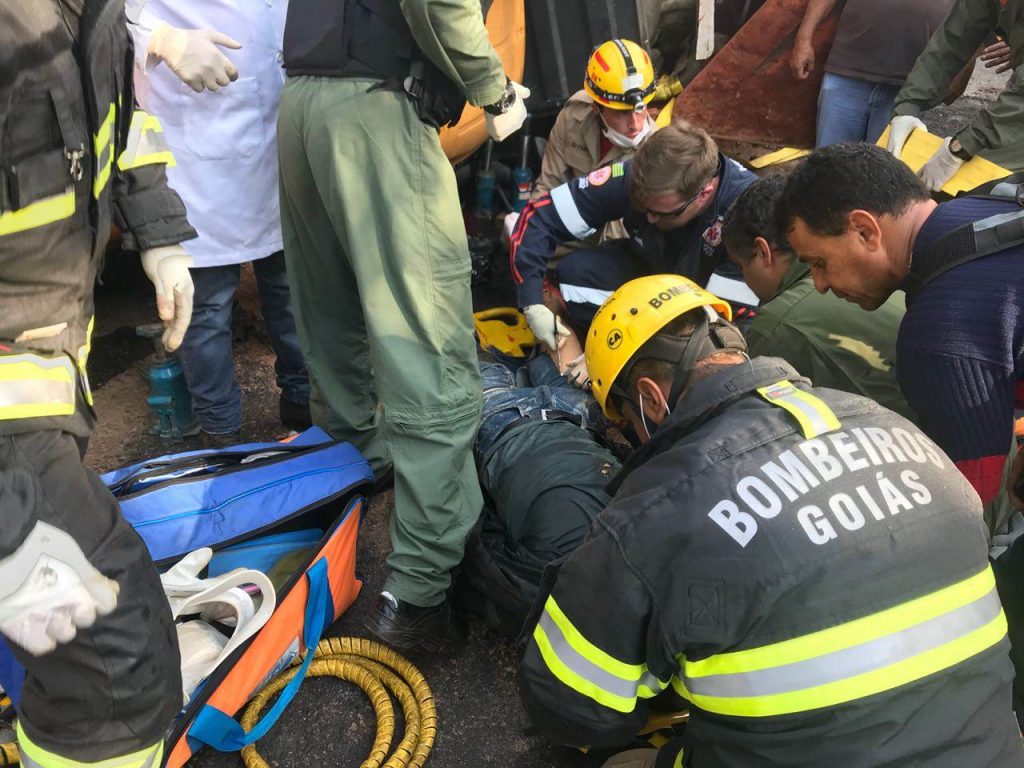 Homem teve parte dos membros inferiores esmagados devido ao acidente na GO-139 | Foto: Divulgação