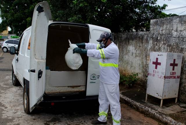 Se o cachorro morreu em Goiânia, a Comurg disponibliza serviço para recolhimento. Outros animais também não coletados | Foto: Divulgação