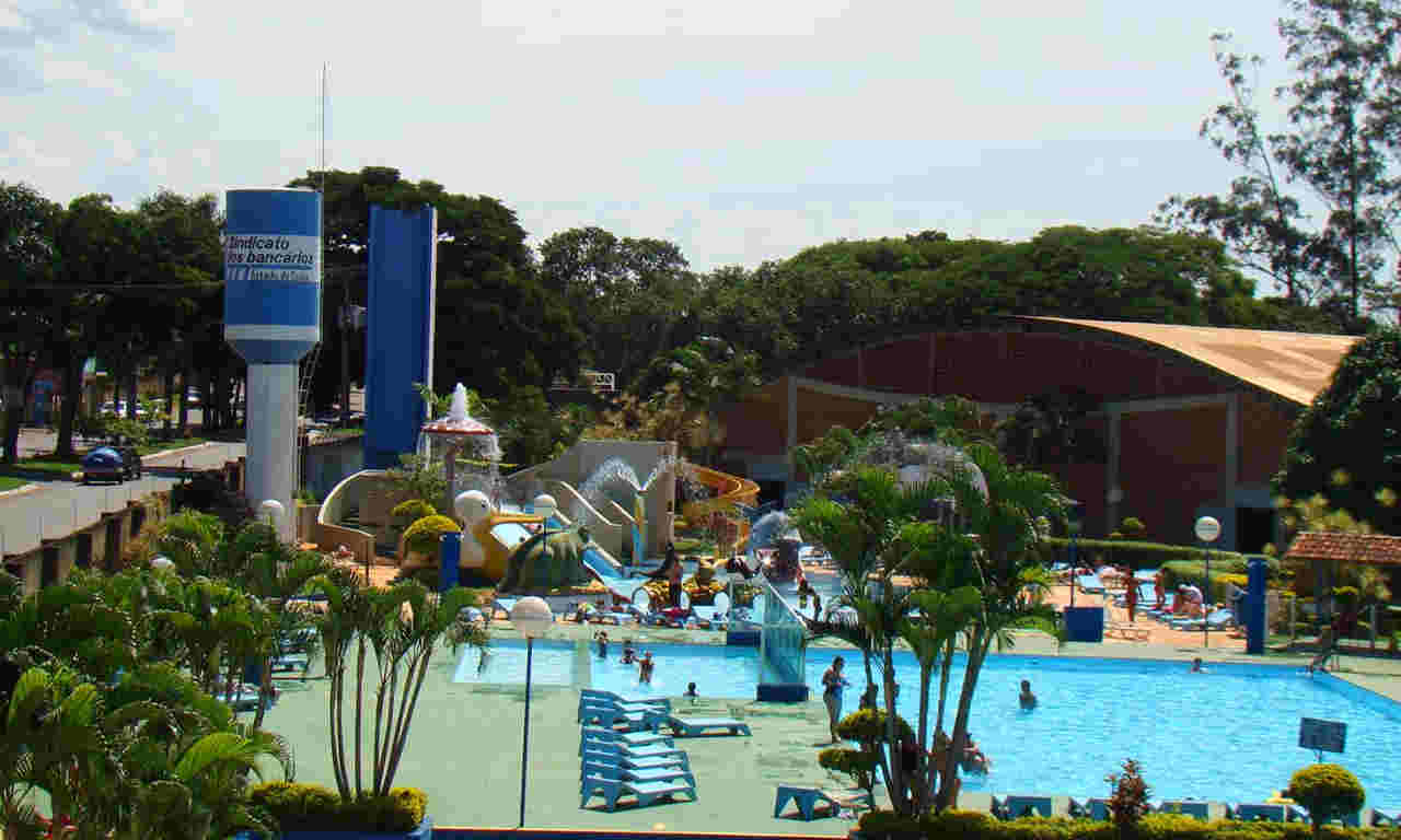 Clubes em Goiânia são opção para o verão. Clube dos Bancários, por exemplo, conta com parque aquático infantil, equipado com toboágua e brinquedos diversos | Foto: Divulgação