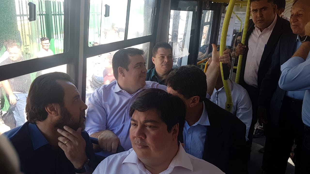 Saindo da CDTC, Gustavo reitera promessa de ar-condicionado em ônibus de Goiânia | Foto: Divulgação