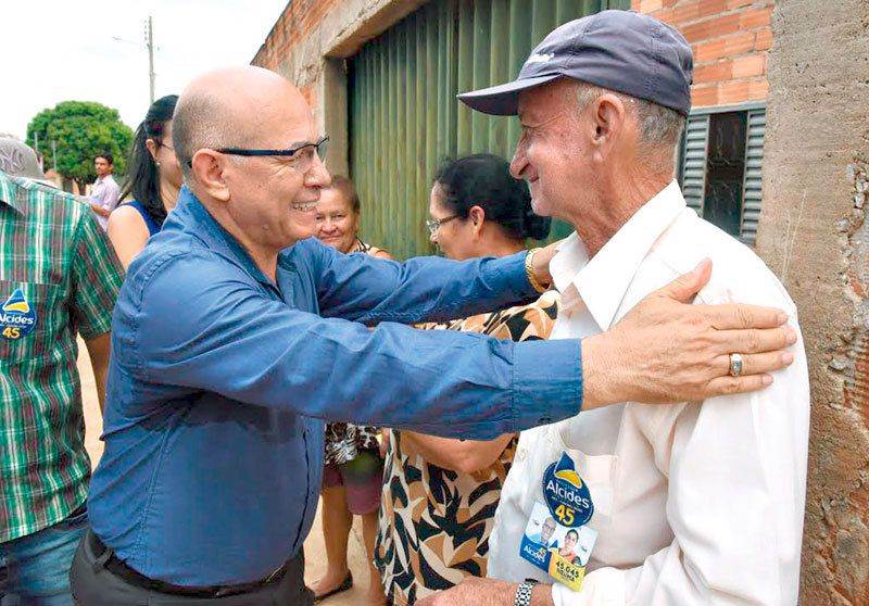 Alcides em campanha para prefeito de Aparecida em 2016 | Foto: Reprodução