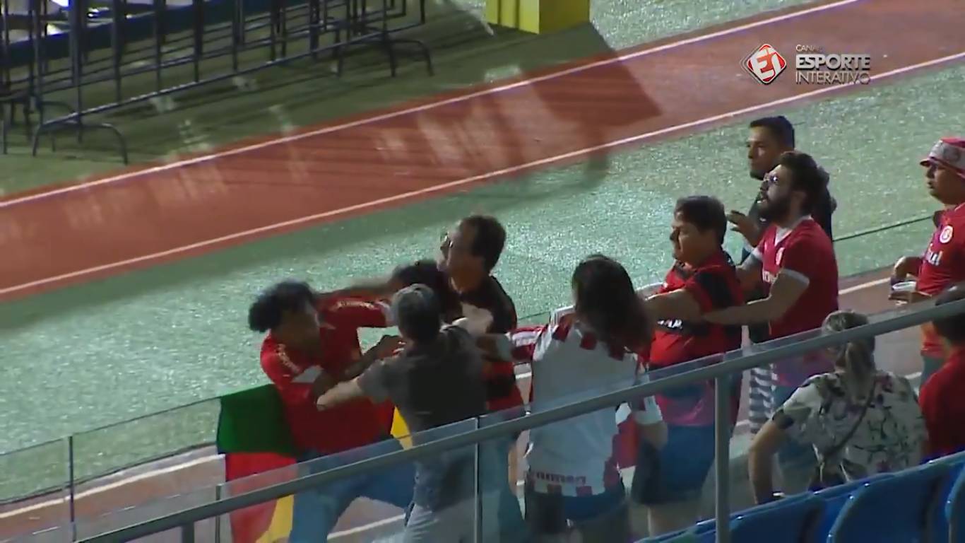 Torcedores do Atlético-GO protagonizaram cenas lamentáveis em jogo do Brasileirão de Aspirantes | Foto: Reprodução/Esporte Interativo