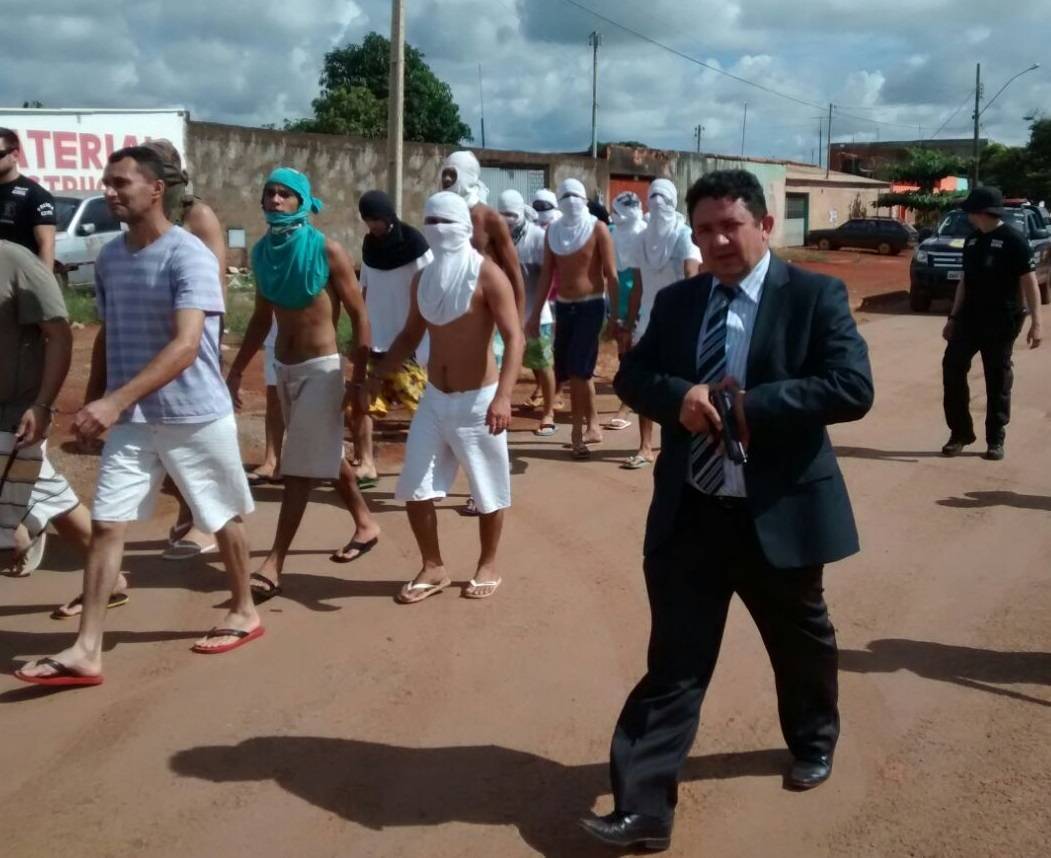 Delegado Cristiomário (PSL) em caminhada durante transferência presos em Planaltina, em 2015 | Foto: Reprodução
