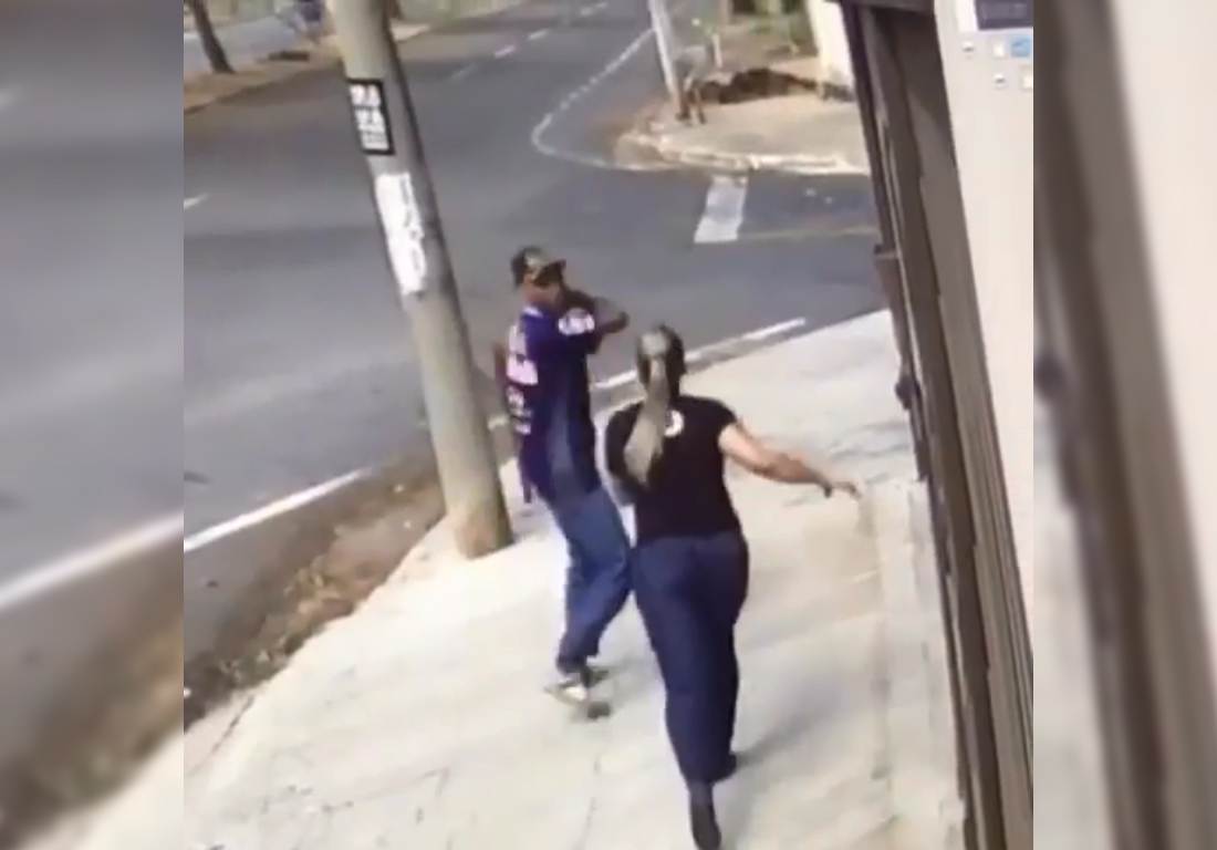 Vídeo registra fotógrafa sendo assaltada à faca no Jardim América | Foto: Reprodução