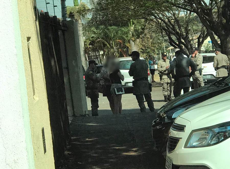 Por causa de troco, passageira e motorista trocam agressões no meio da rua em Goiânia | Foto: Leitor Folha Z