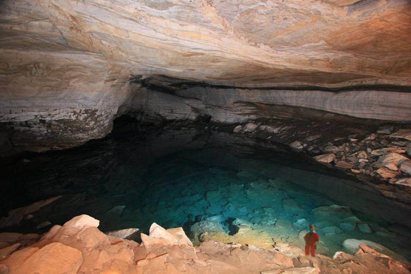 O maior lago subterrâneo da América Latina, o Lago dos Ecos, fica em Cocalzinho de Goiás | Foto: Reprodução