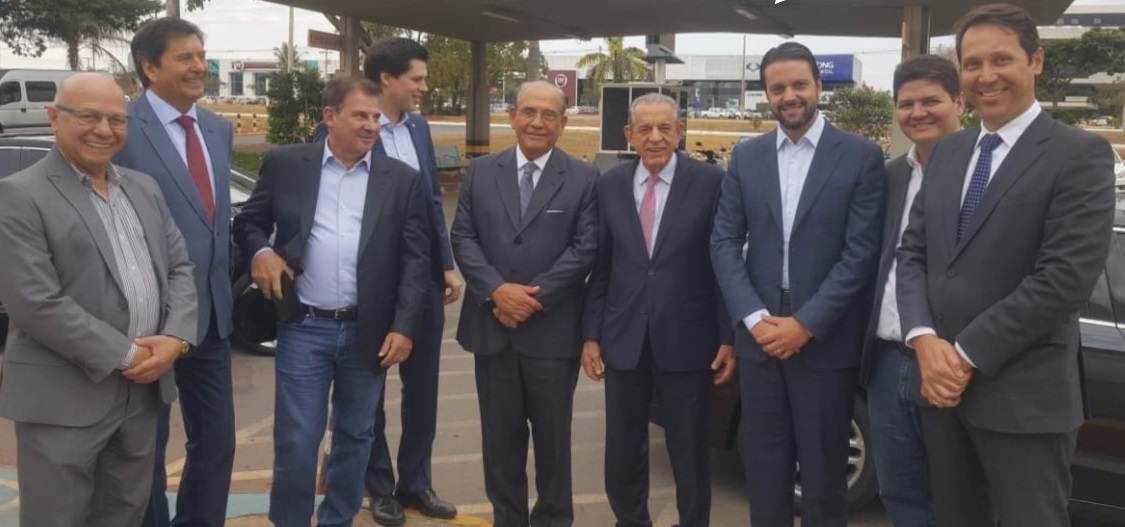 PP diz não à base marconista | Professor Alcides, Maguito Vilela, Vanderlan Cardoso, Daniel Vilela, Roberto Balestra, Iris Rezende, Alexandre Baldy, Heuler Cruvinel e Andrey Azeredo. Foto tirada no aeroporto de Brasília na manhã desta quinta-feira, 2 | Foto: Leitor Folha Z