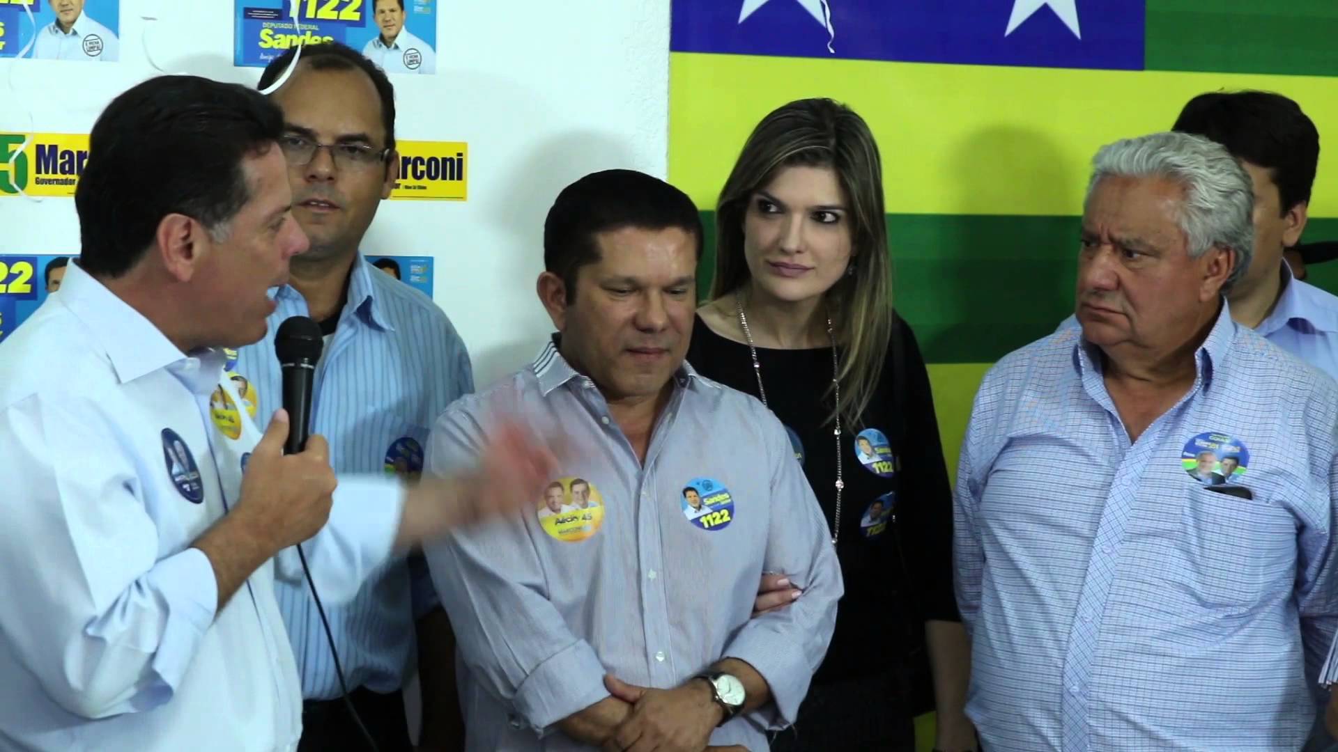 Marconi Perillo pede votos para Sandes Júnior em palanque eleitoral. Ainda na foto, o ex-deputado Vilmar Rocha, escolhido como primeiro suplente de Perillo apesar de ter dito que não pedirá votos para o governador José Eliton em 2018 | Foto: Reprodução