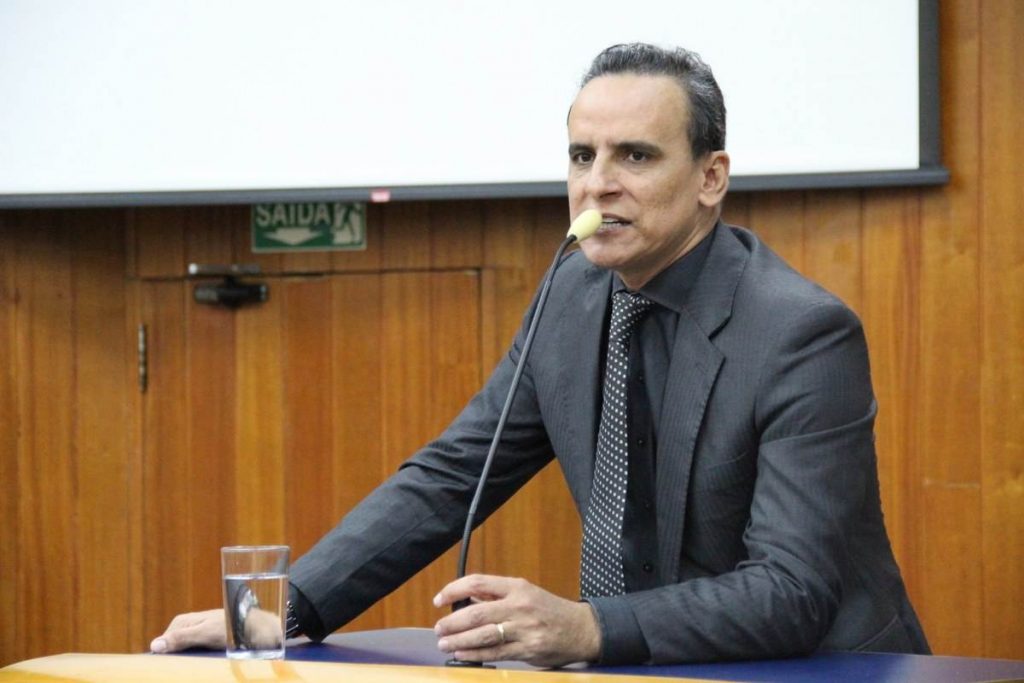 Vereador Zander Fábio é autor do projeto "ônibus rosa" | Foto: Reprodução