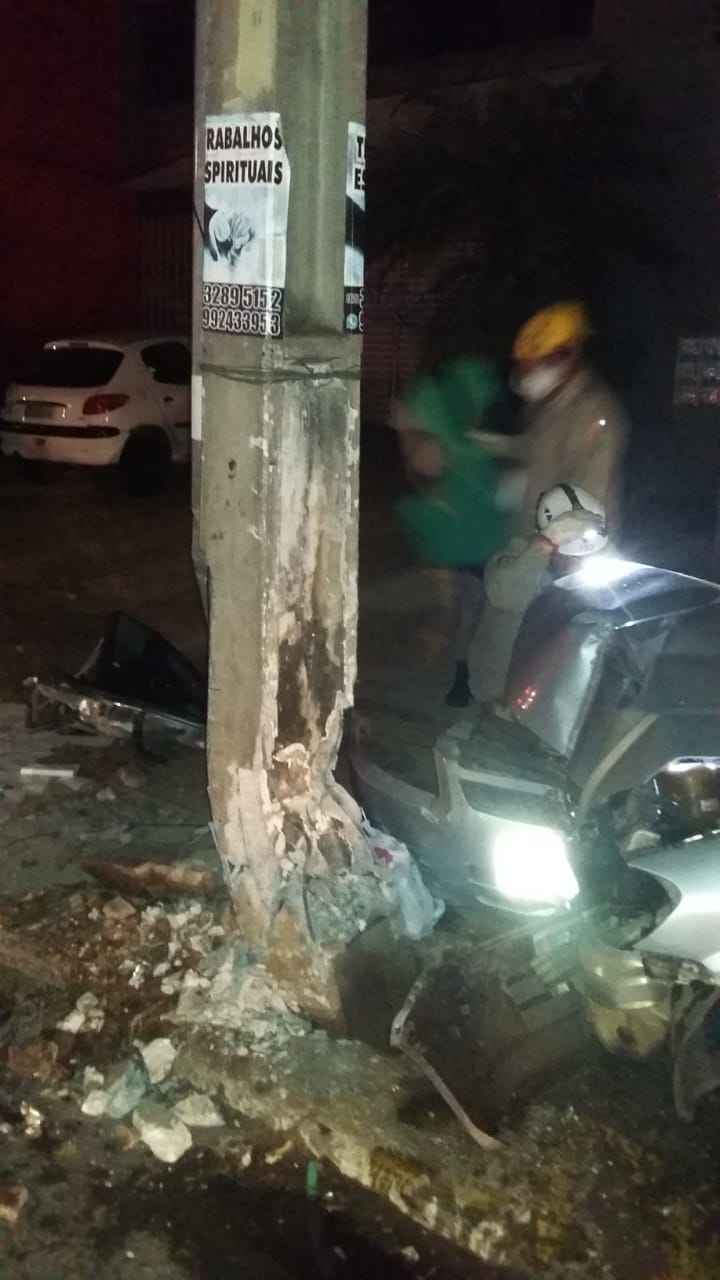 Bombeiros tiveram que resgatar as vítimas presas às ferragens | Foto: reprodução