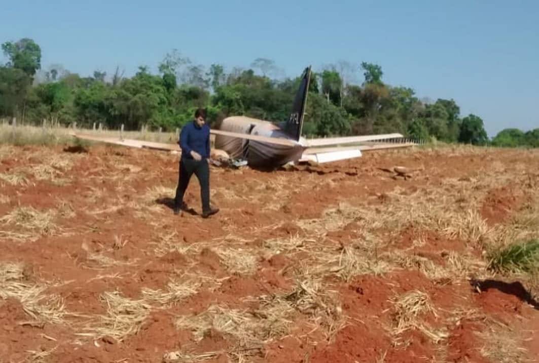 aviao-comitiva-daniel-cai-em-itapaci