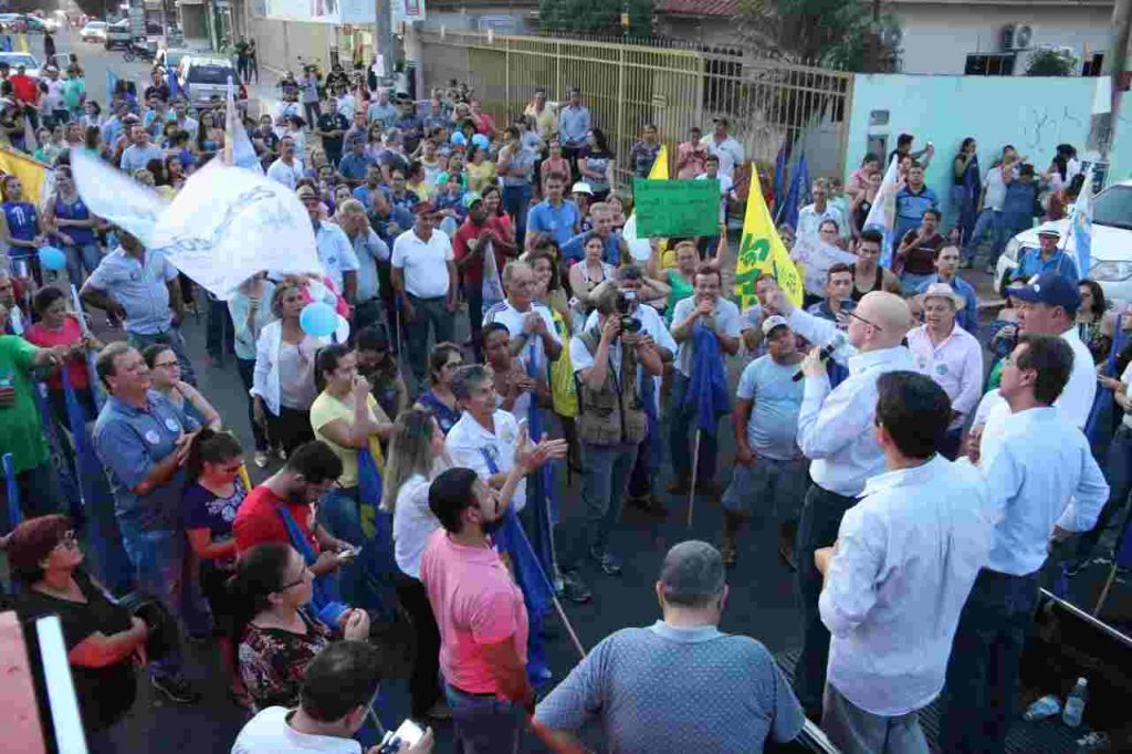 De volta às origens: o procurador Demóstenes Torres visita sua cidade natal, Anicuns, interior de Goiás | Foto: Divulgação De volta às origens: o procurador Demóstenes Torres visita sua cidade natal, Anicuns, interior de Goiás | Foto: Divulgação