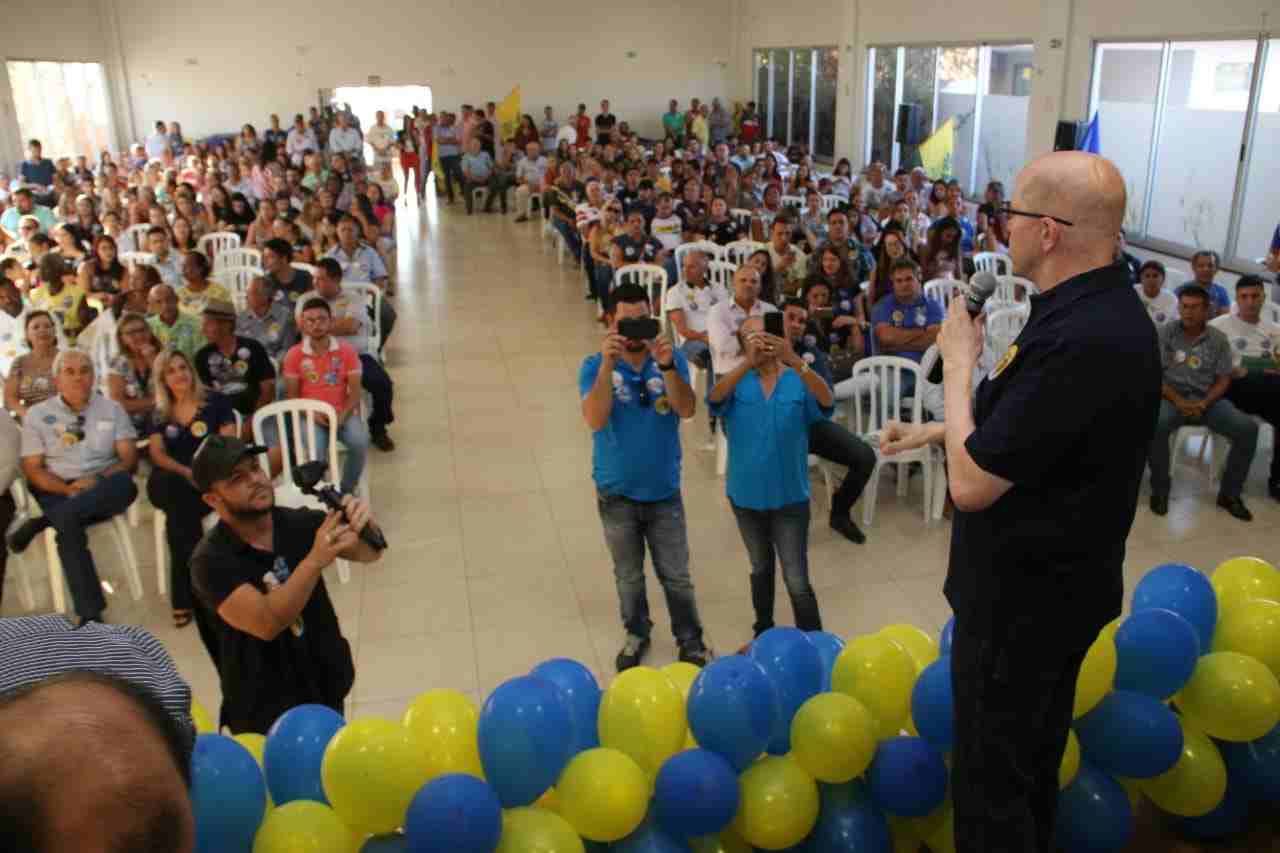Ex-senador Demóstenes Torres discursa em reunião na cidade de Acreúna (GO)