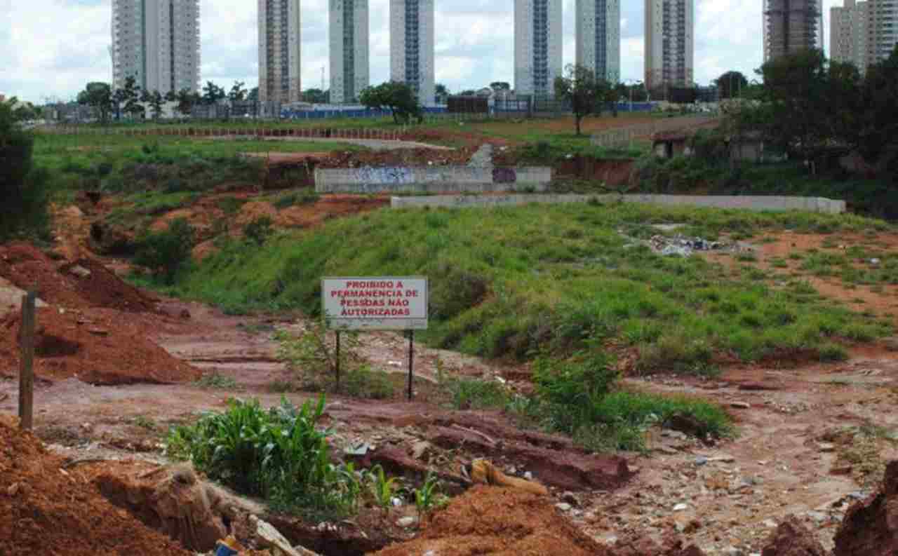 Obra da ponte ligando Vila dos Alpes e Jardim América já dura mais de 20 anos e não tem data para a conclusão | Foto: Folha Z