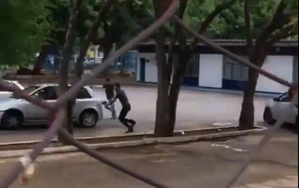 tiroterio-sefaz-go-homem-furto-estepes O suspeito praticava o crime no estacionamento da Sefaz - GO quando foi abordado por policiais e tentou fugir | Foto: Divulgação/ vídeo
