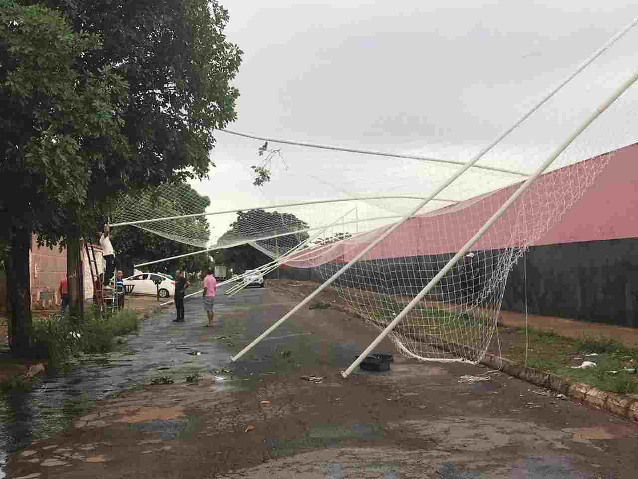 Alambrado do Centro de Treinamento do Atlético cai com as chuvas | Foto: divulgação