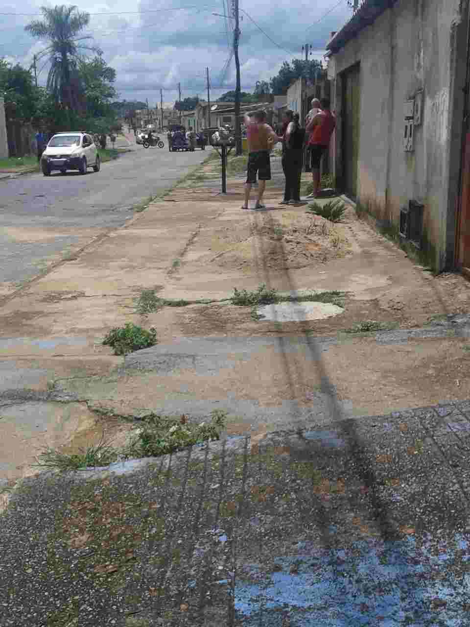 Jovem assaltante morre em troca de tiros com a PM no Independência Mansões | Foto: Leitor / Folha Z