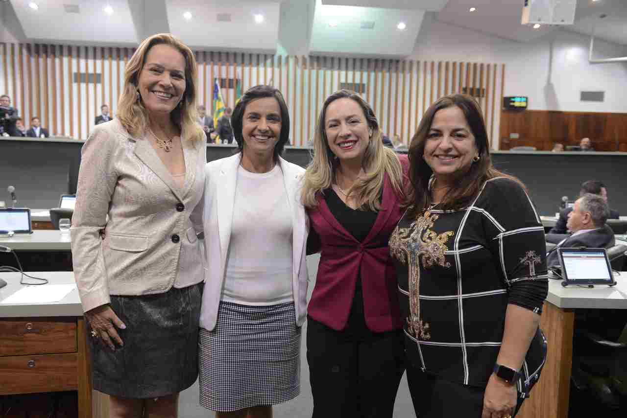 Bancada feminina na 18º Legislatura da Assembleia Legislativa de Goiás. Na foto, da esquerda para direita, estão as deputadas Lêda Borges (PSDB), Isaura Lemos (PCdoB), Delegada Adriana Accorsi (PT) e Eliane Pinheiro (PSDB) | Foto: Ruber Couto