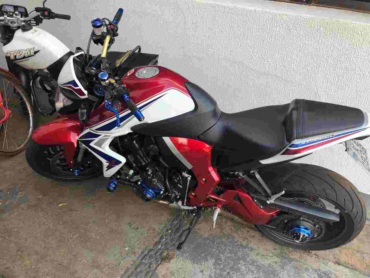 Motocicleta Honda CB 1000 apreendida em operação da Draco | Foto: Divulgação/PC